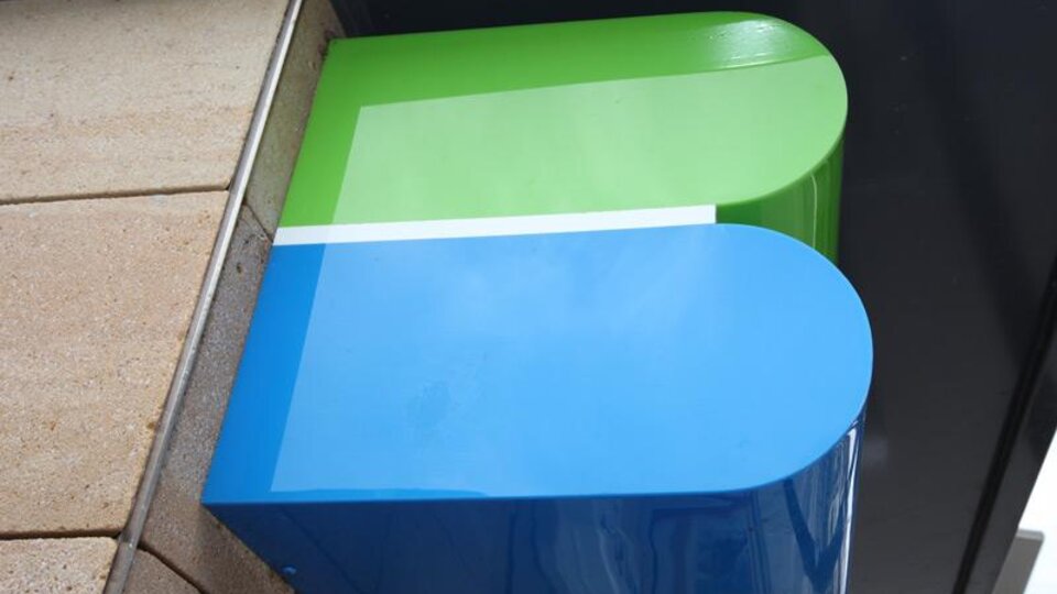 A modern, colorful logo consists of green and blue elements. It is clear and stylized, ideal for a striking external representation.